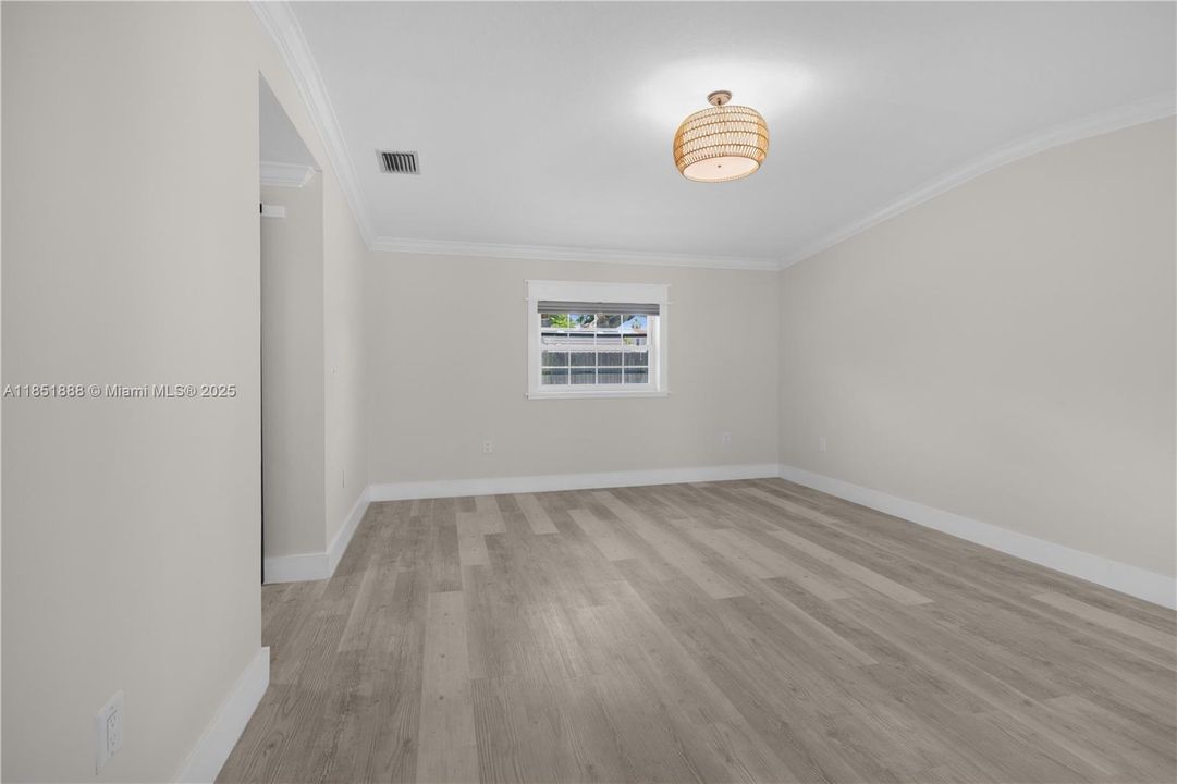 Recently Rented: $4,300 (4 beds, 2 baths, 1972 Square Feet)