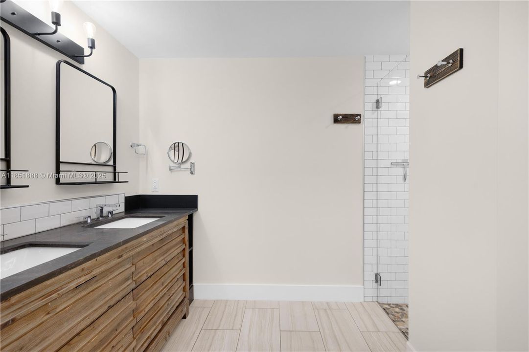 Recently Rented: $4,300 (4 beds, 2 baths, 1972 Square Feet)