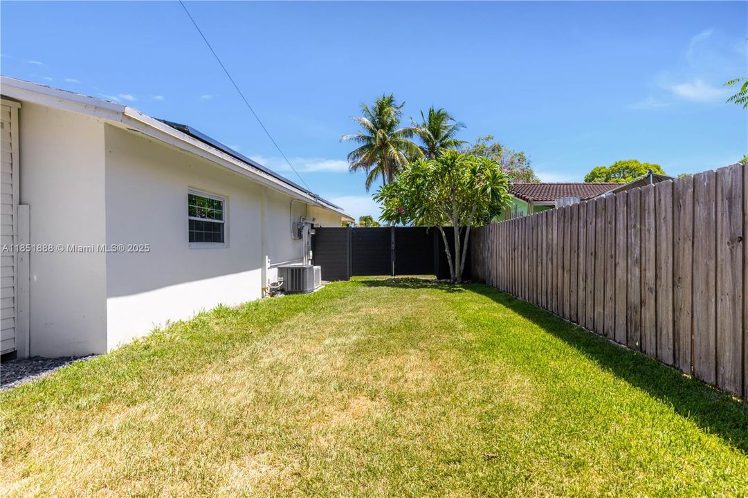 Recently Rented: $4,300 (4 beds, 2 baths, 1972 Square Feet)