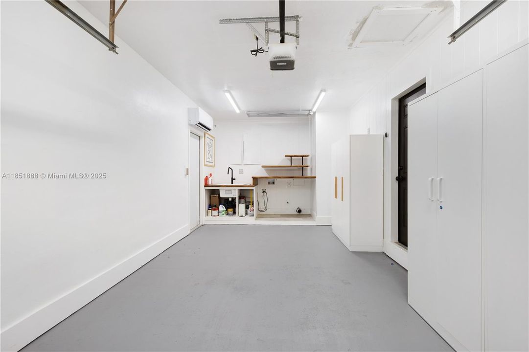 Recently Rented: $4,300 (4 beds, 2 baths, 1972 Square Feet)