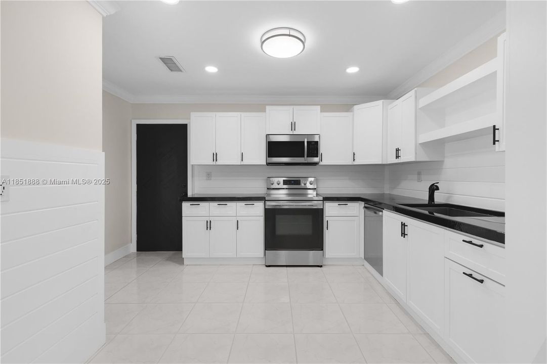 Recently Rented: $4,300 (4 beds, 2 baths, 1972 Square Feet)