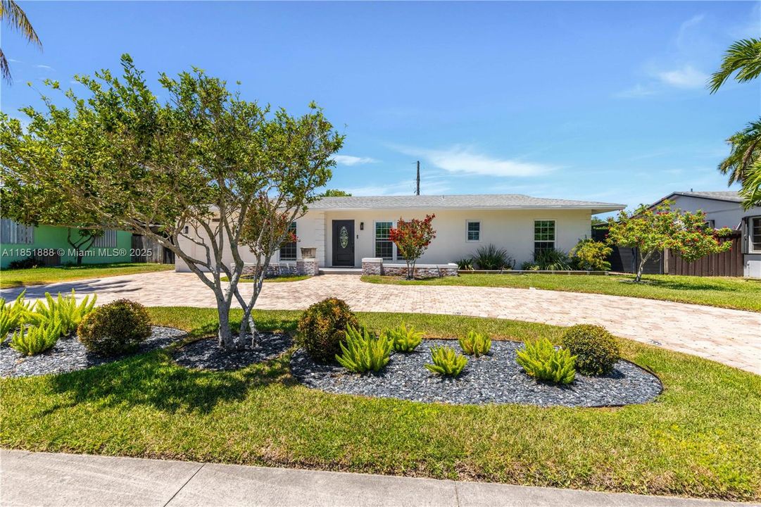 Recently Rented: $4,300 (4 beds, 2 baths, 1972 Square Feet)