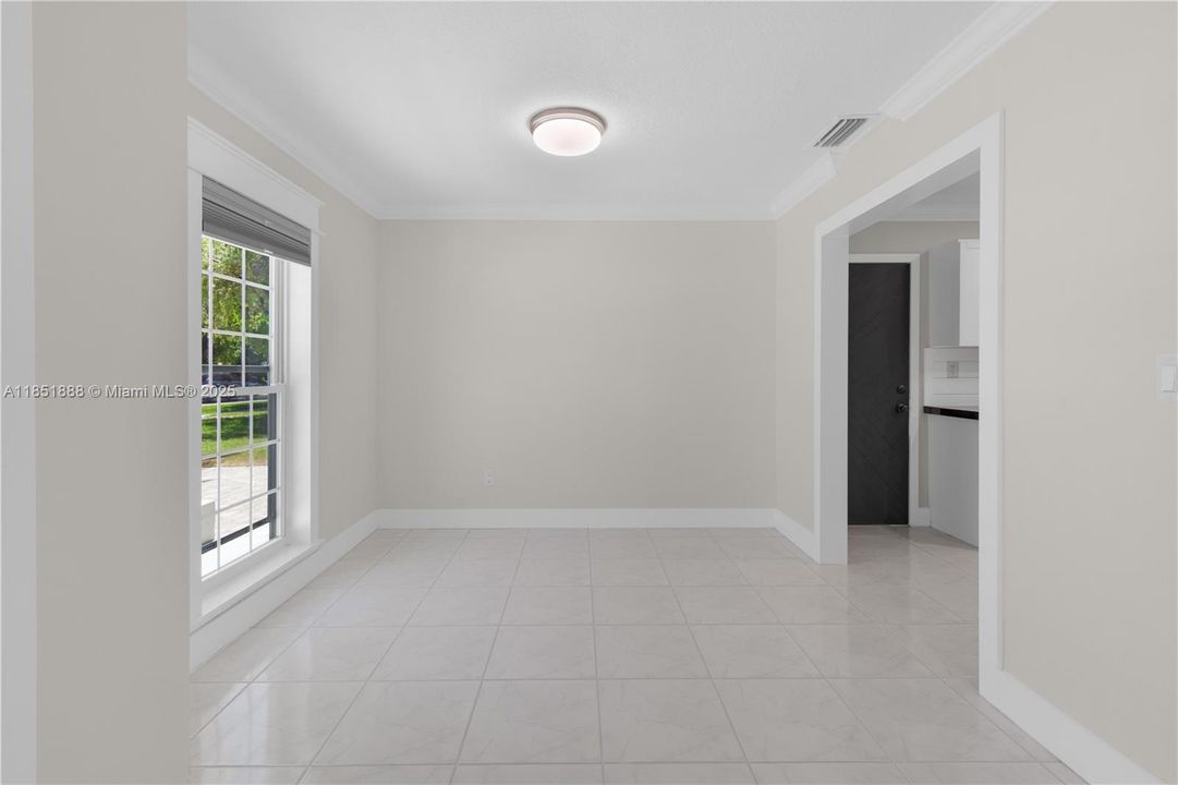 Recently Rented: $4,300 (4 beds, 2 baths, 1972 Square Feet)