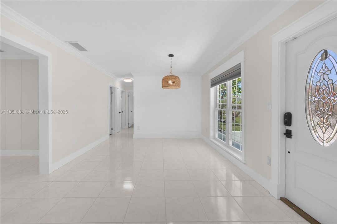 Recently Rented: $4,300 (4 beds, 2 baths, 1972 Square Feet)