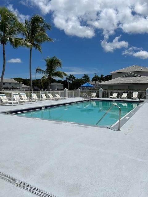 Под контрактом: $360,000 (3 спален, 2 ванн, 1150 Квадратных фут)