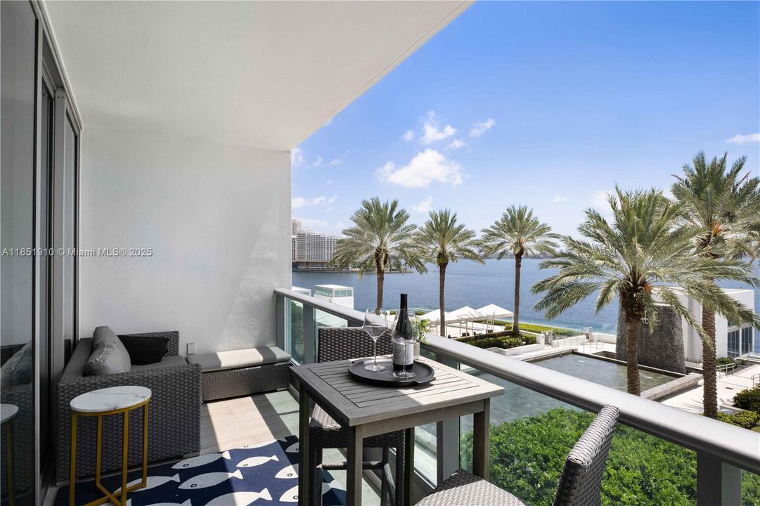 Vendido Recientemente: $1,750,000 (2 camas, 2 baños, 1730 Pies cuadrados)