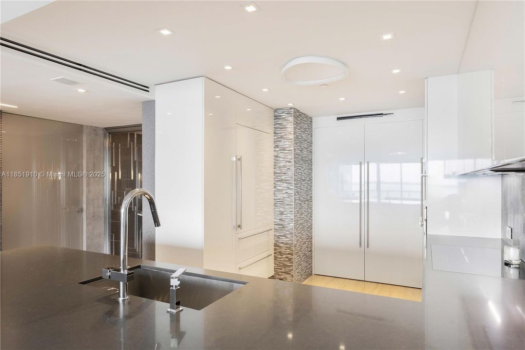 Vendido Recientemente: $1,750,000 (2 camas, 2 baños, 1730 Pies cuadrados)