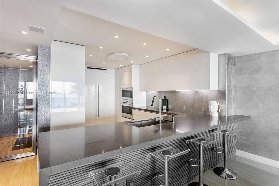 Vendido Recientemente: $1,750,000 (2 camas, 2 baños, 1730 Pies cuadrados)