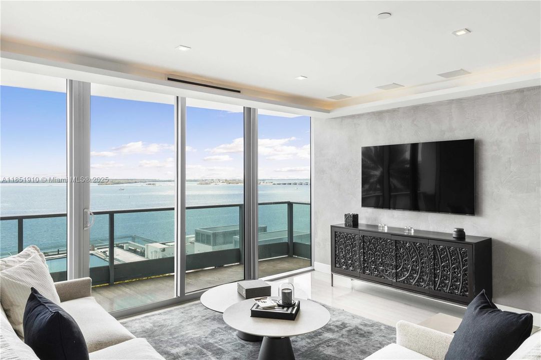 Vendido Recientemente: $1,750,000 (2 camas, 2 baños, 1730 Pies cuadrados)