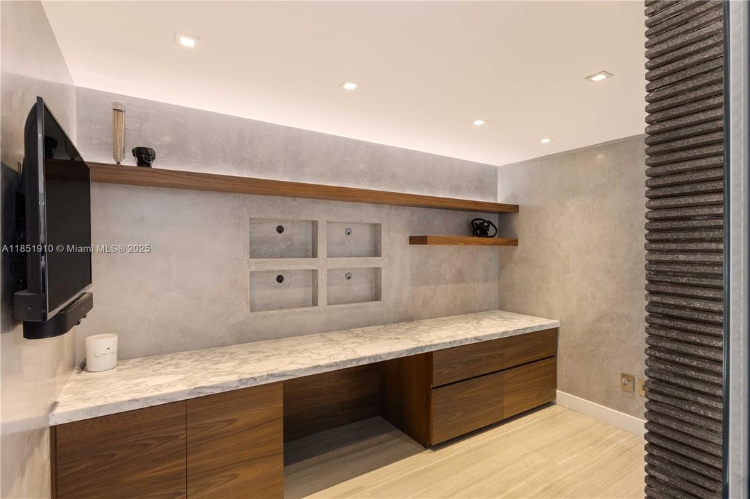 Vendido Recientemente: $1,750,000 (2 camas, 2 baños, 1730 Pies cuadrados)