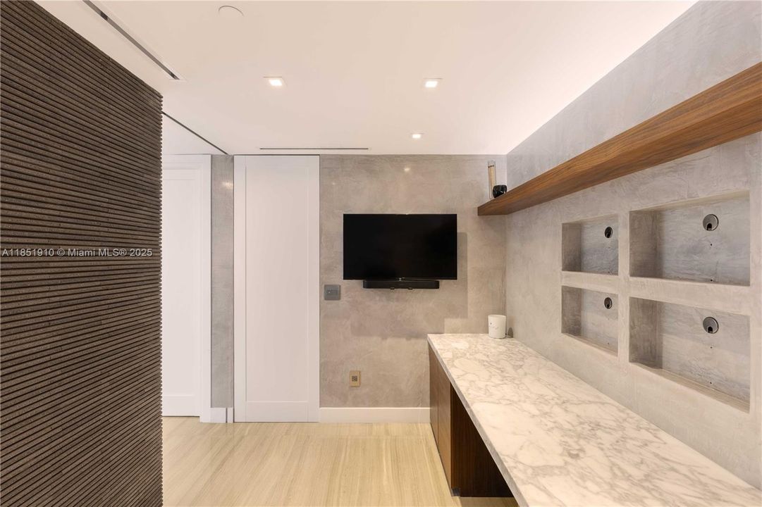 Vendido Recientemente: $1,750,000 (2 camas, 2 baños, 1730 Pies cuadrados)