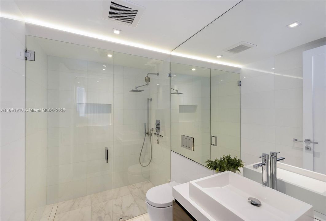 Vendido Recientemente: $1,750,000 (2 camas, 2 baños, 1730 Pies cuadrados)