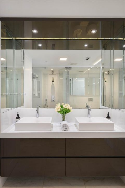 Vendido Recientemente: $1,750,000 (2 camas, 2 baños, 1730 Pies cuadrados)