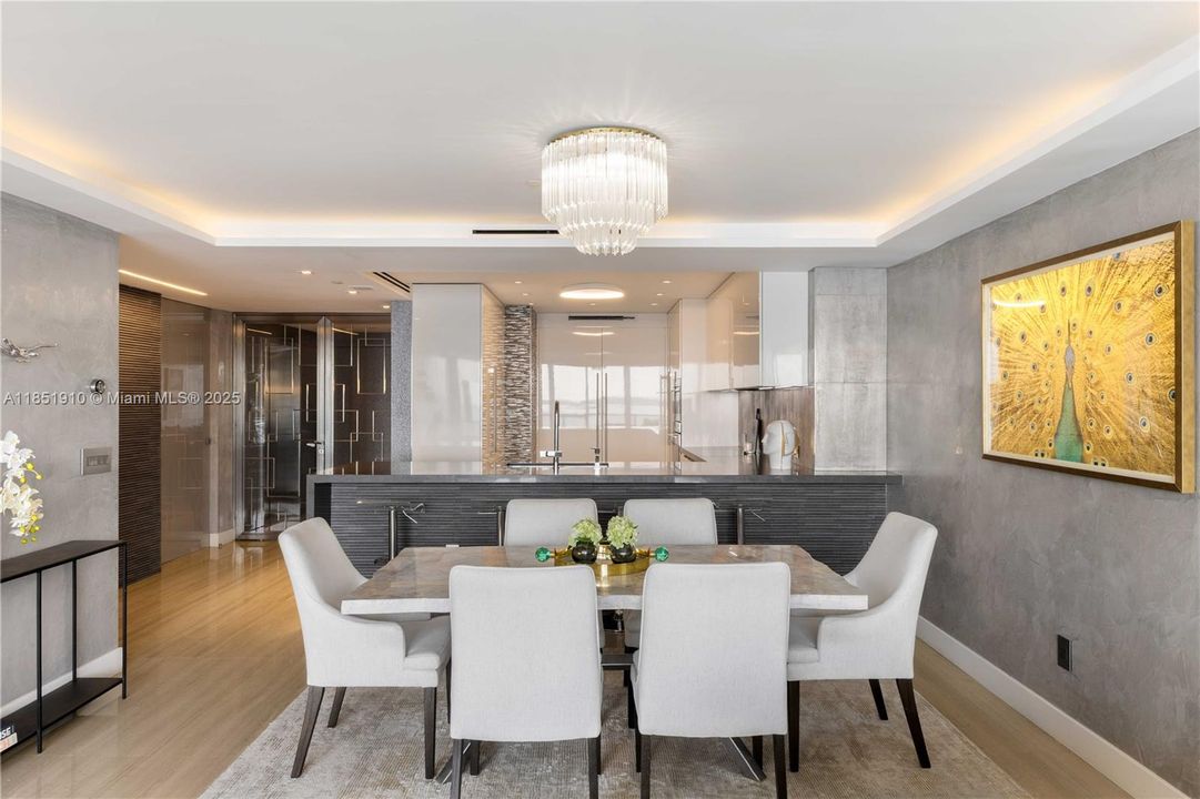 Vendido Recientemente: $1,750,000 (2 camas, 2 baños, 1730 Pies cuadrados)