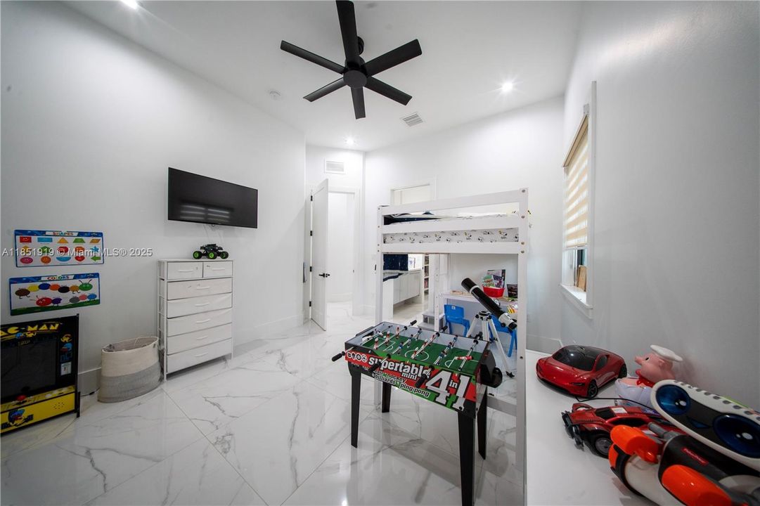 For Sale: $1,675,000 (5 beds, 4 baths, 3826 Square Feet)