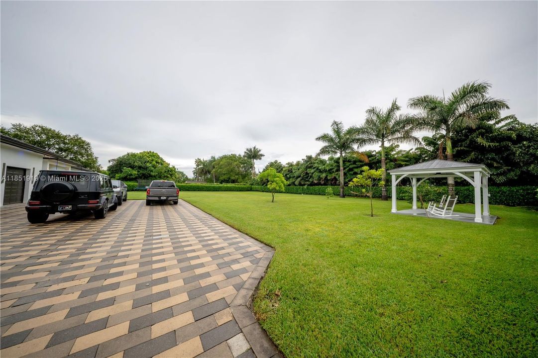 For Sale: $1,675,000 (5 beds, 4 baths, 3826 Square Feet)