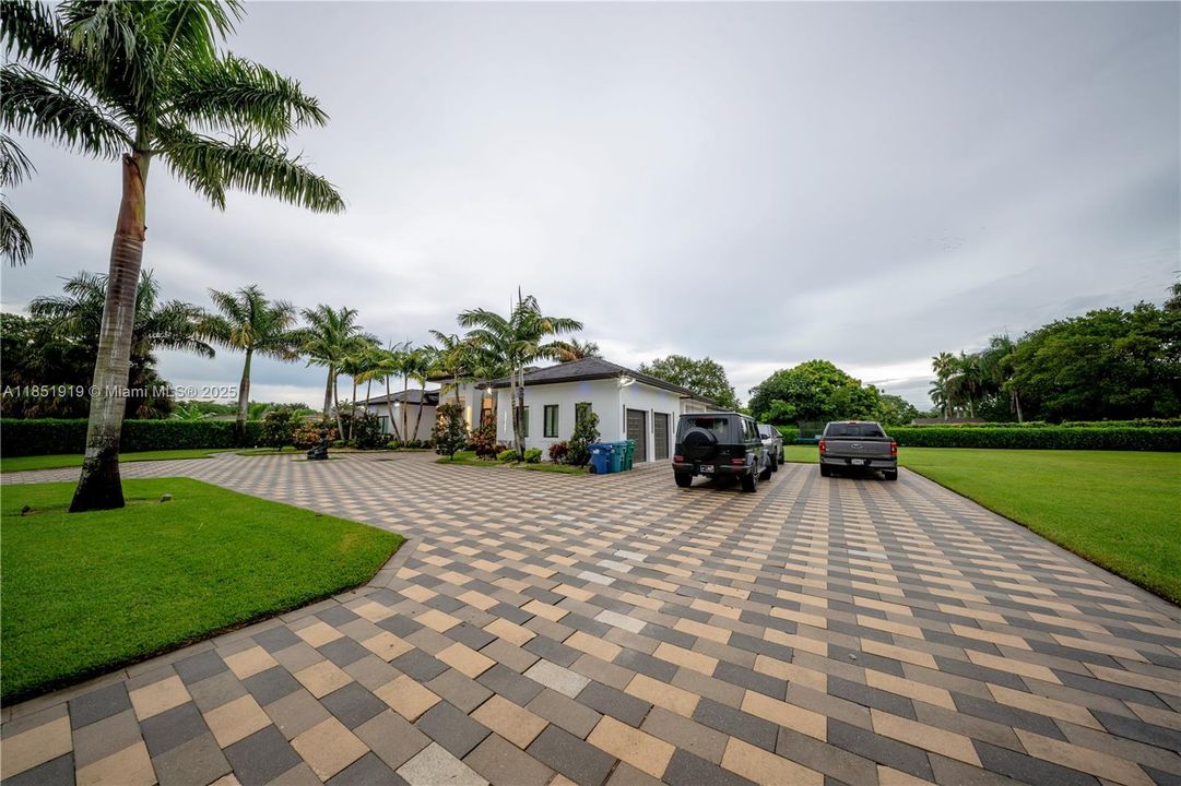 For Sale: $1,675,000 (5 beds, 4 baths, 3826 Square Feet)