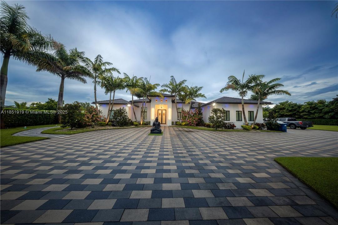 For Sale: $1,675,000 (5 beds, 4 baths, 3826 Square Feet)