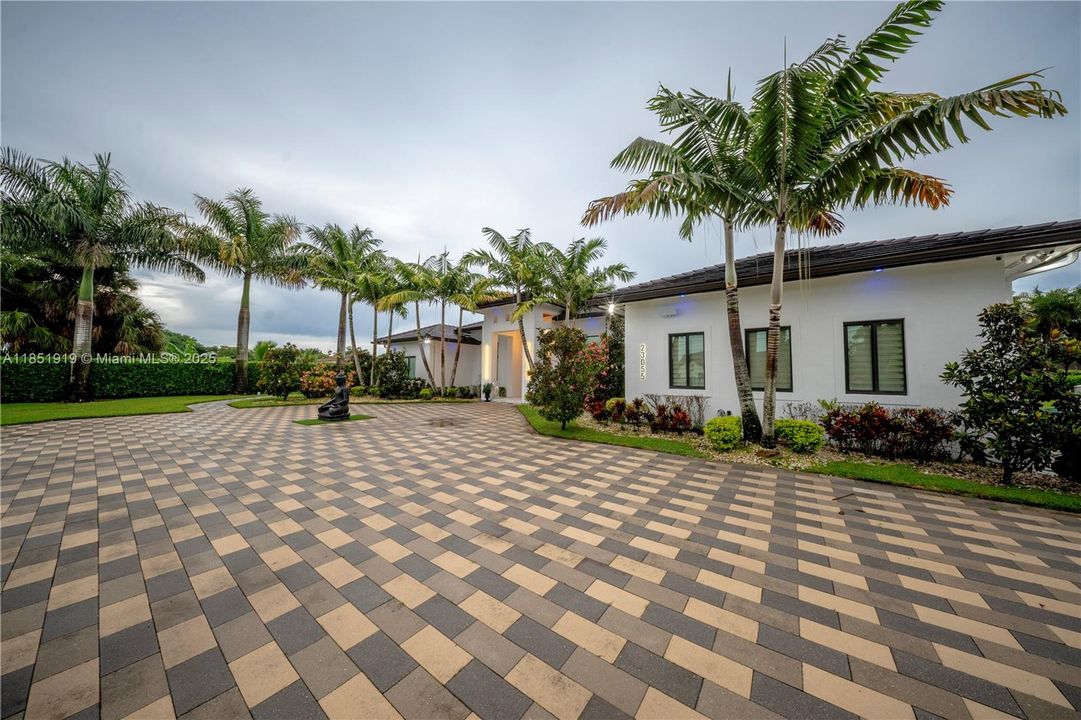 For Sale: $1,675,000 (5 beds, 4 baths, 3826 Square Feet)