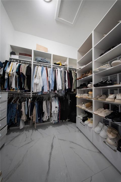 For Sale: $1,675,000 (5 beds, 4 baths, 3826 Square Feet)