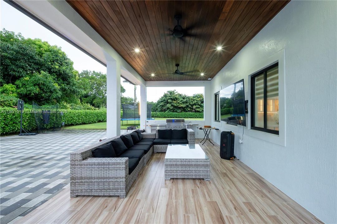 For Sale: $1,675,000 (5 beds, 4 baths, 3826 Square Feet)