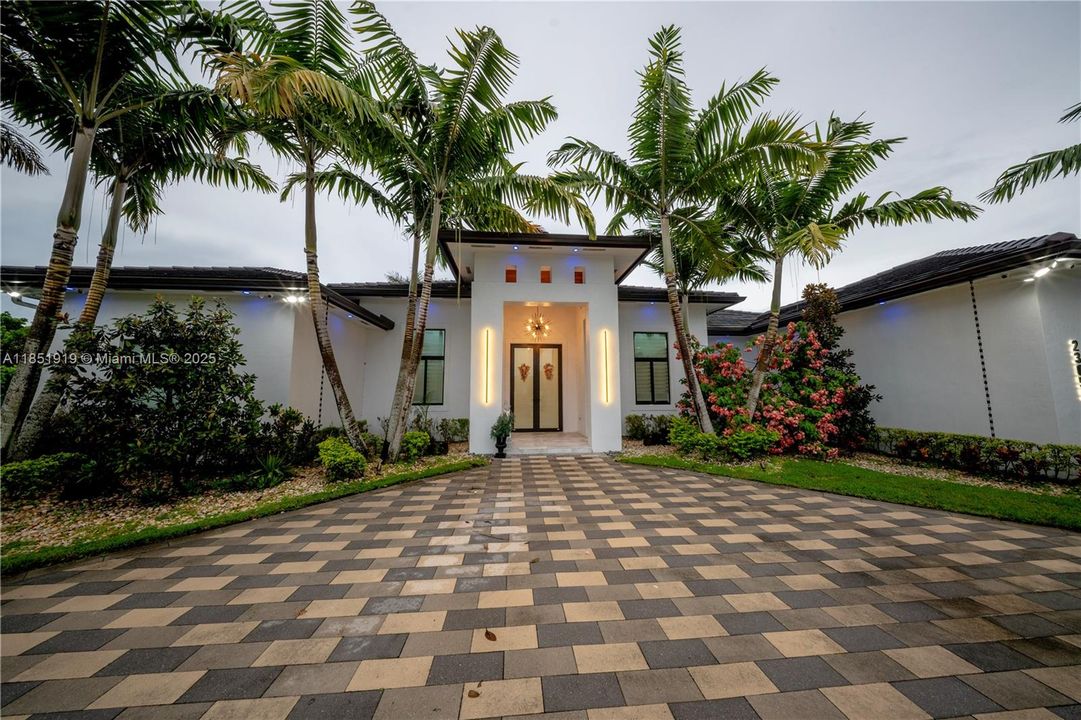 For Sale: $1,675,000 (5 beds, 4 baths, 3826 Square Feet)