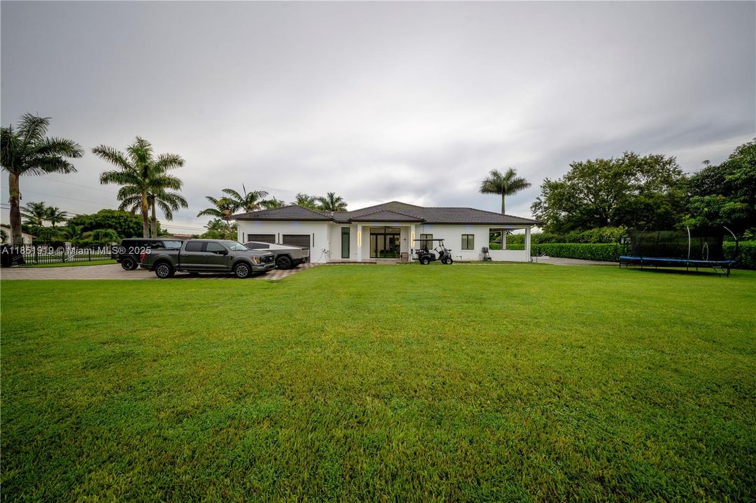 For Sale: $1,675,000 (5 beds, 4 baths, 3826 Square Feet)