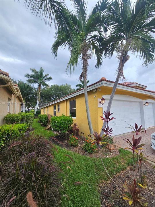 Activo con contrato: $999,999 (5 camas, 4 baños, 2804 Pies cuadrados)