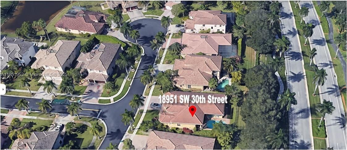 Activo con contrato: $999,999 (5 camas, 4 baños, 2804 Pies cuadrados)