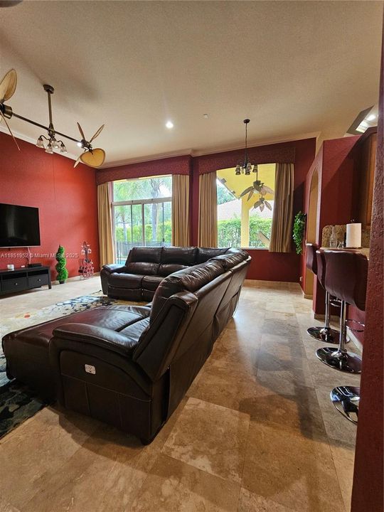 Activo con contrato: $999,999 (5 camas, 4 baños, 2804 Pies cuadrados)