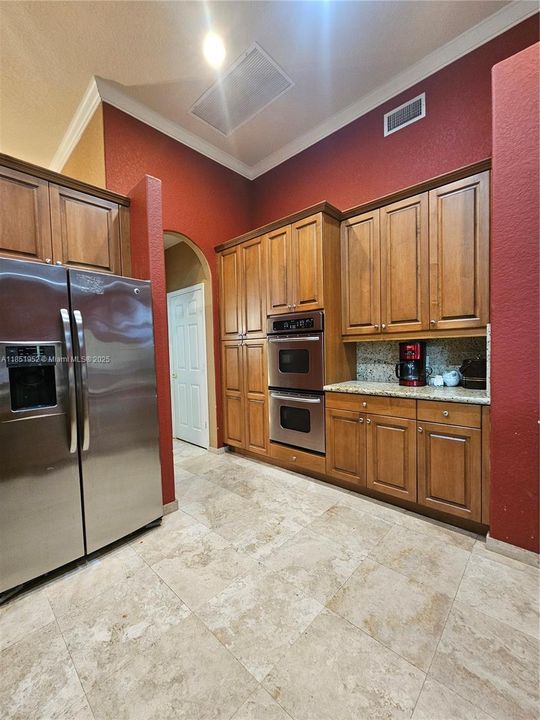 Activo con contrato: $999,999 (5 camas, 4 baños, 2804 Pies cuadrados)