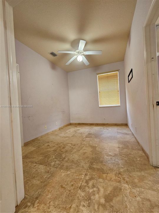 Shared flex space between 2 bedroom ensuites