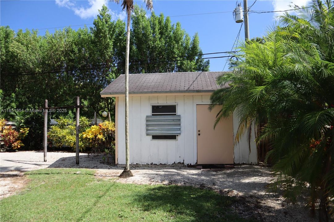 For Rent: $2,500 (2 beds, 1 baths, 1070 Square Feet)