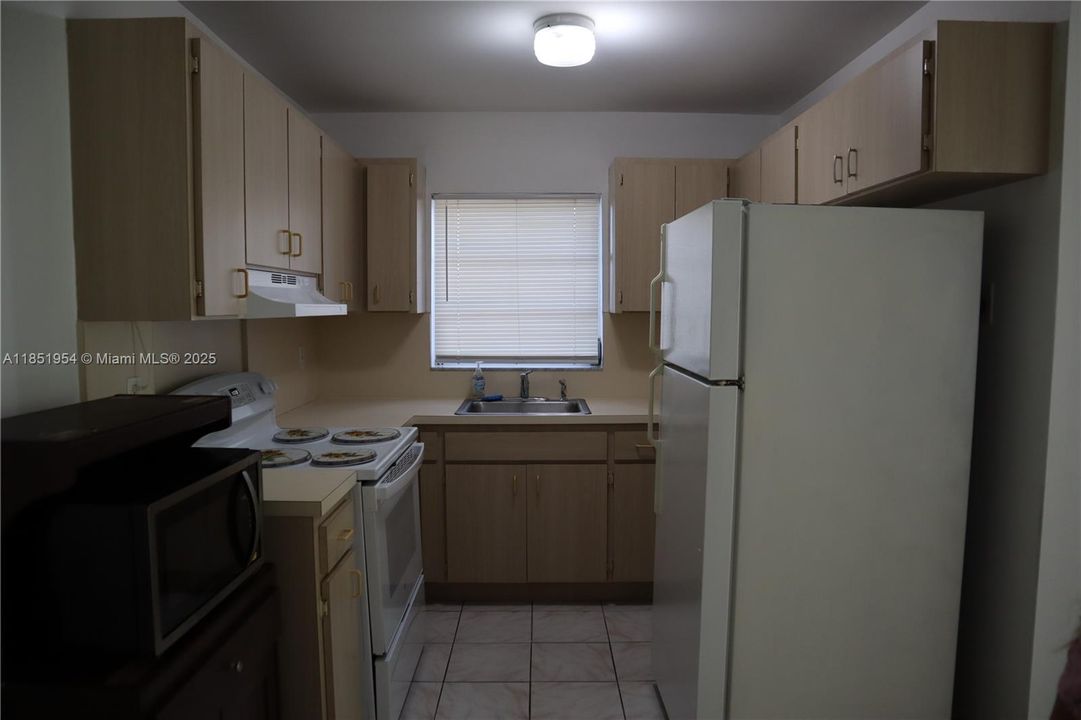 For Rent: $2,500 (2 beds, 1 baths, 1070 Square Feet)