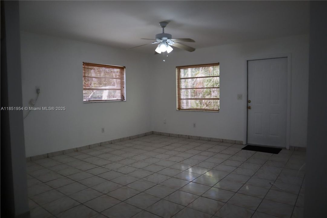 For Rent: $2,500 (2 beds, 1 baths, 1070 Square Feet)