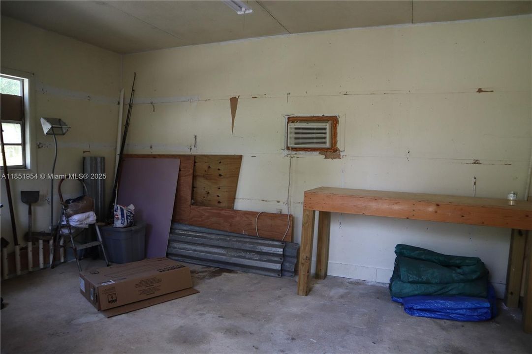 For Rent: $2,500 (2 beds, 1 baths, 1070 Square Feet)