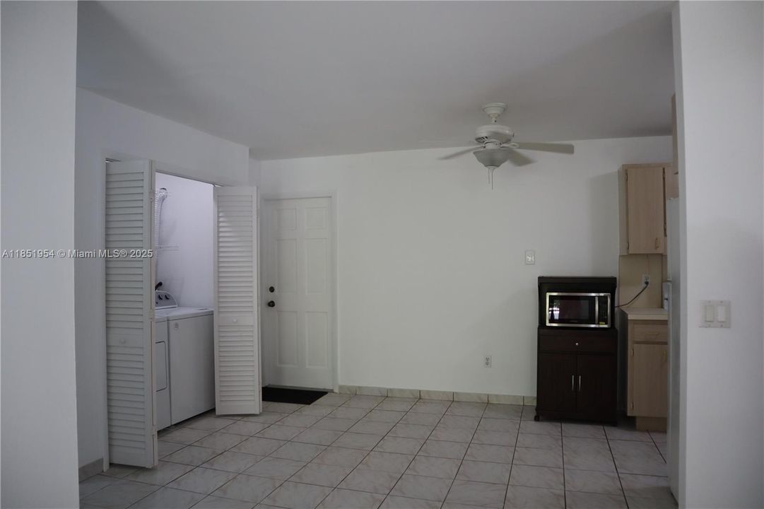 For Rent: $2,500 (2 beds, 1 baths, 1070 Square Feet)