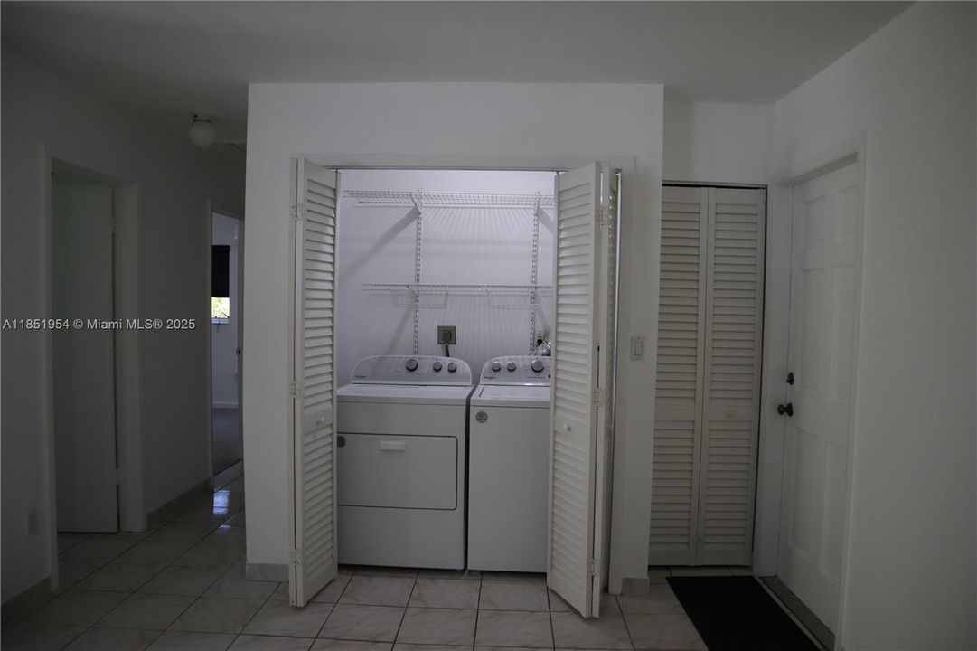 For Rent: $2,500 (2 beds, 1 baths, 1070 Square Feet)