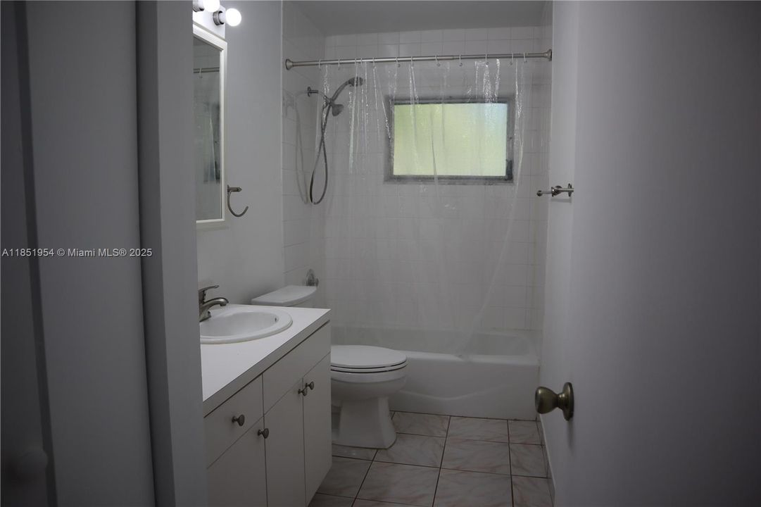 For Rent: $2,500 (2 beds, 1 baths, 1070 Square Feet)