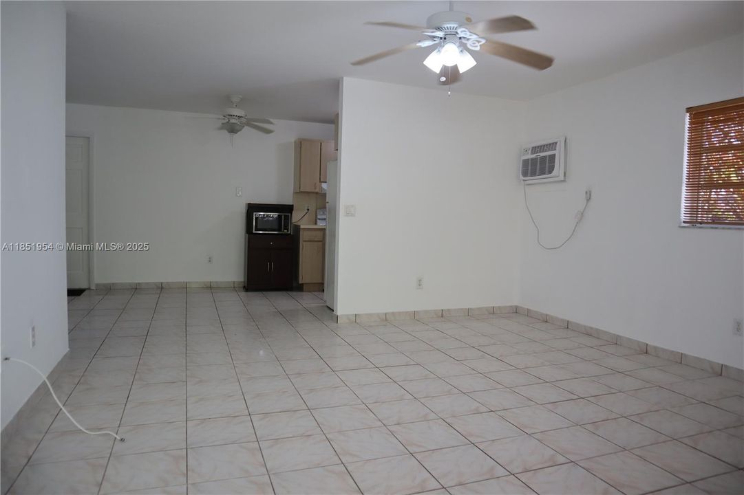 For Rent: $2,500 (2 beds, 1 baths, 1070 Square Feet)