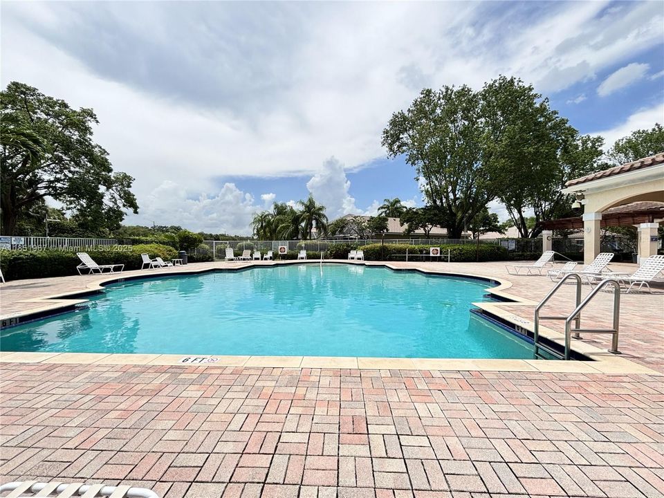 Vendido Recientemente: $499,999 (4 camas, 2 baños, 1515 Pies cuadrados)