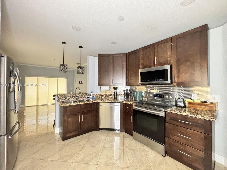 Vendido Recientemente: $499,999 (4 camas, 2 baños, 1515 Pies cuadrados)