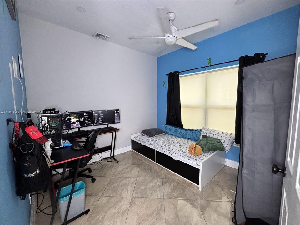 Vendido Recientemente: $499,999 (4 camas, 2 baños, 1515 Pies cuadrados)