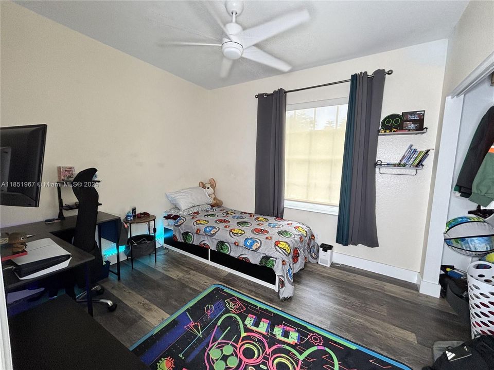 Vendido Recientemente: $499,999 (4 camas, 2 baños, 1515 Pies cuadrados)