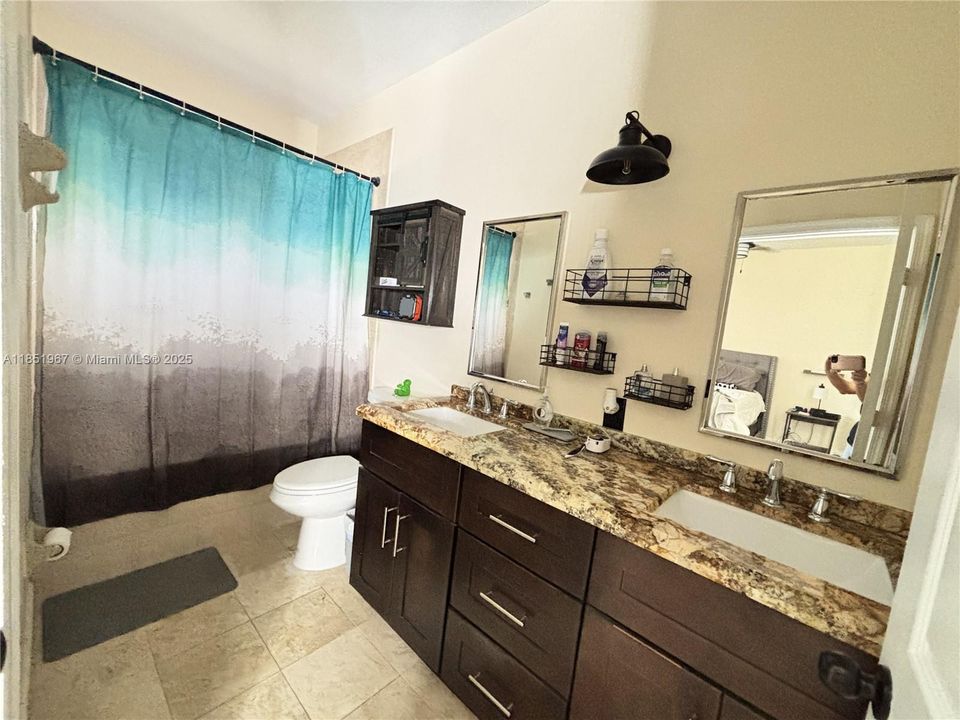 Vendido Recientemente: $499,999 (4 camas, 2 baños, 1515 Pies cuadrados)