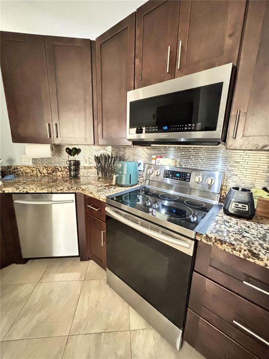 Vendido Recientemente: $499,999 (4 camas, 2 baños, 1515 Pies cuadrados)