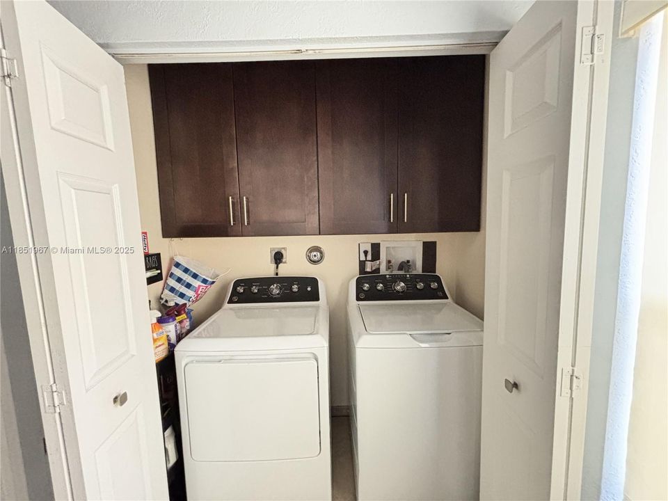 Vendido Recientemente: $499,999 (4 camas, 2 baños, 1515 Pies cuadrados)