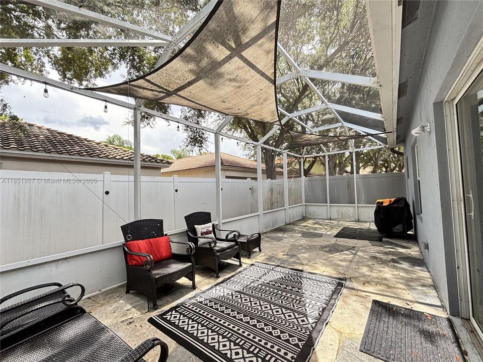 Vendido Recientemente: $499,999 (4 camas, 2 baños, 1515 Pies cuadrados)