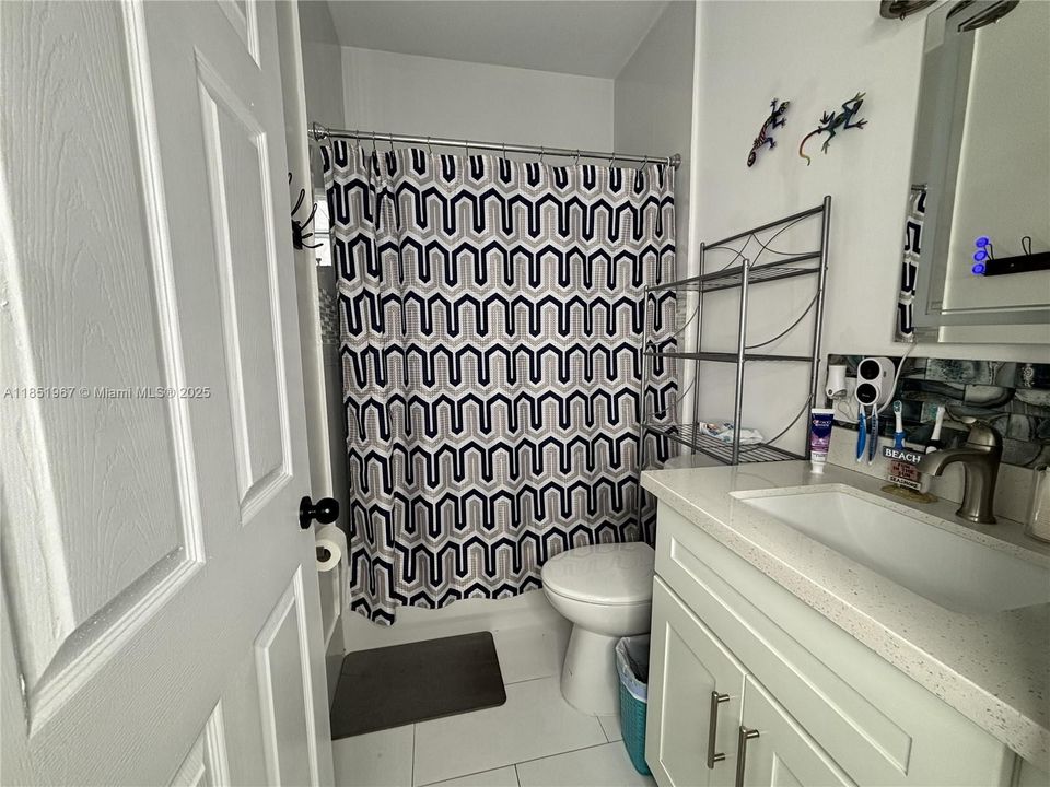 Vendido Recientemente: $499,999 (4 camas, 2 baños, 1515 Pies cuadrados)