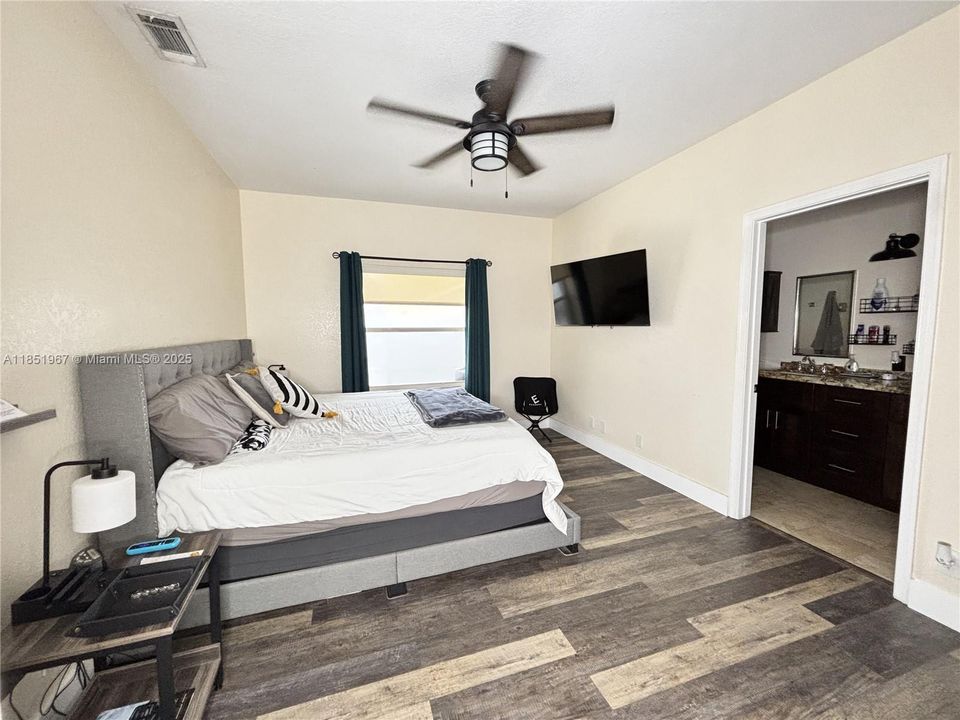 Vendido Recientemente: $499,999 (4 camas, 2 baños, 1515 Pies cuadrados)